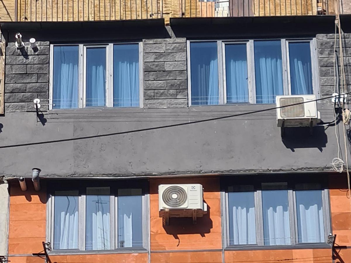 יירבאן Apart House In Centr Koghbaci Strit מראה חיצוני תמונה